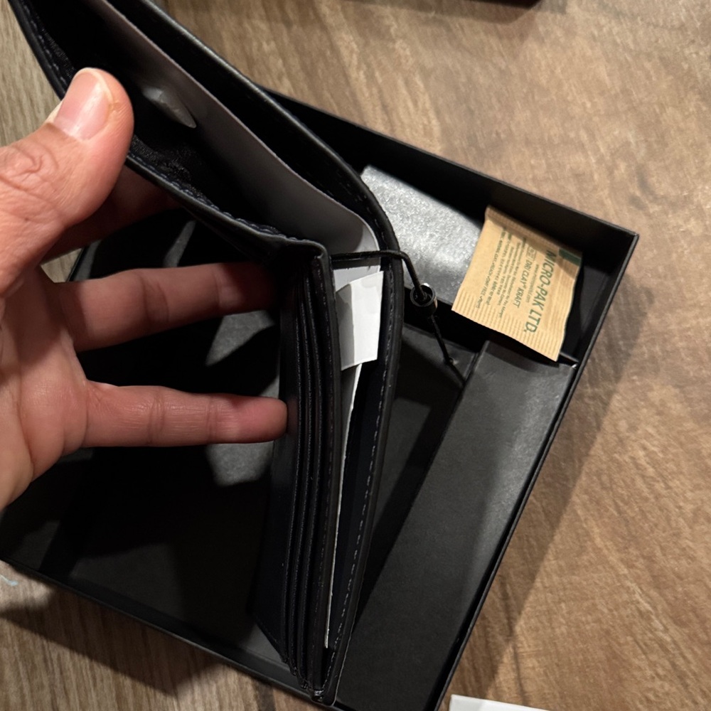 ✨ MICHAEL KORS Wallet + Keychain Gift Set ✨ - Picture 4 of 4